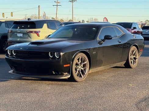 Used 2023 Dodge Challenger R/T w/ Blacktop Package image 7