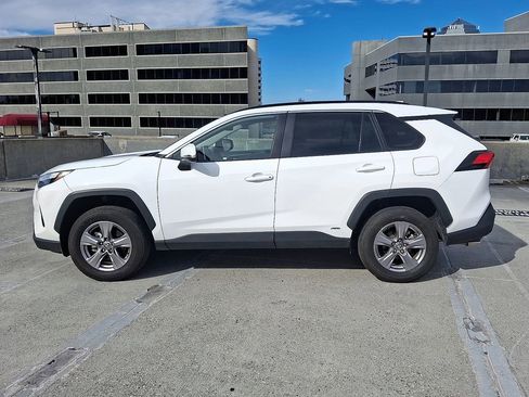 Used 2025 Toyota RAV4 XLE image 2