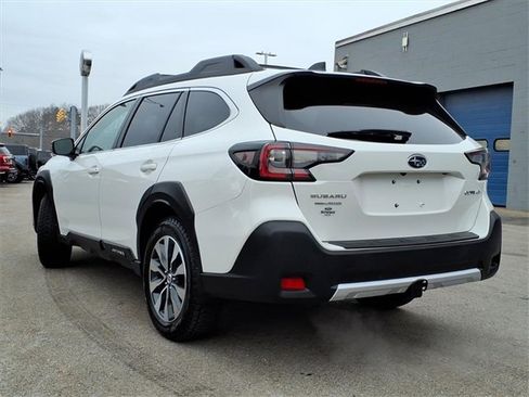 Used 2023 Subaru Outback Limited image 3