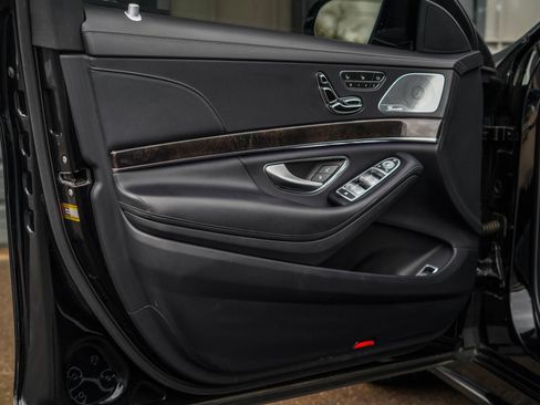Used 2017 Mercedes-Benz S 550 Sedan image 9