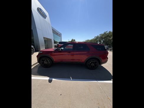 Used 2023 Ford Explorer ST-Line w/ Class IV Trailer Tow Package AWD/4WD image 2