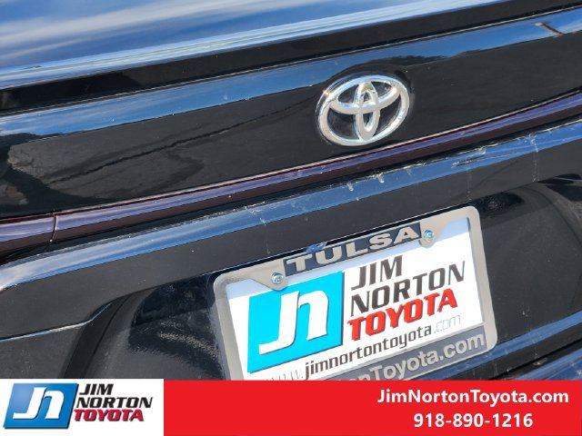 Used 2025 Toyota Corolla SE w/ SE Premium Package FWD image 12