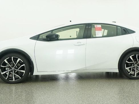 New 2026 Toyota Prius Plug-In Hybrid FWD image 19