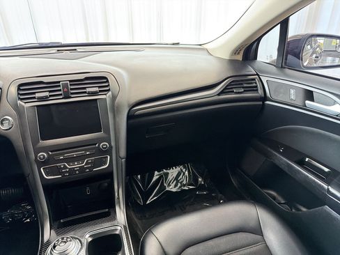Used 2018 Ford Fusion SE w/ Equipment Group 201A FWD image 27