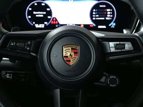 Used 2025 Porsche Cayenne image 19