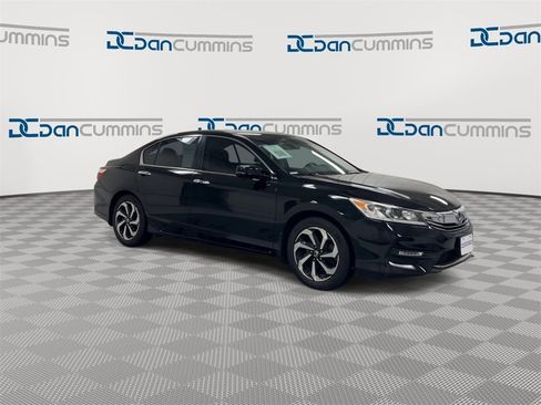 Used 2017 Honda Accord EX-L image 2