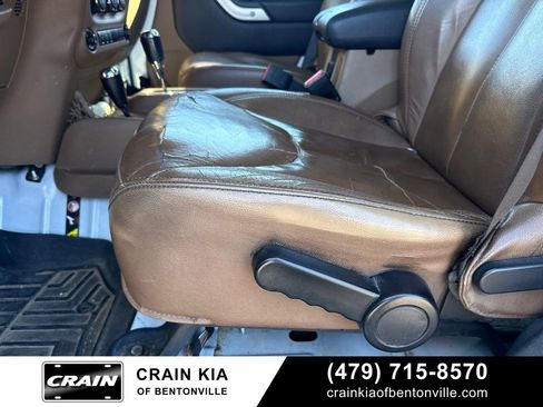 Used 2013 Jeep Wrangler Unlimited Sahara w/ Connectivity Group AWD/4WD image 20