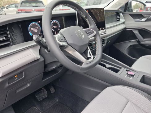 New 2026 Volkswagen Tiguan SE AWD/4WD image 17