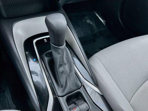 Used 2022 Toyota Corolla LE FWD image 16