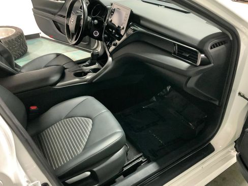 Used 2022 Toyota Camry SE image 10