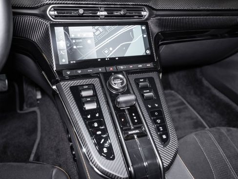 Used 2025 Aston Martin V8 Vantage Coupe image 21