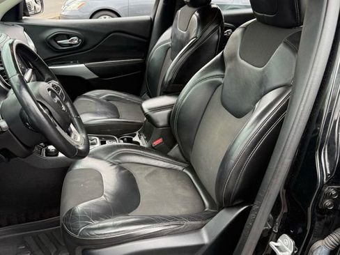 Used 2018 Jeep Cherokee Latitude Plus w/ Cold Weather Group image 9