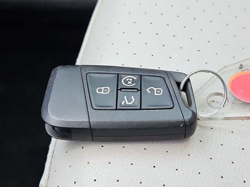 Used 2018 Volkswagen Tiguan SEL FWD image 29