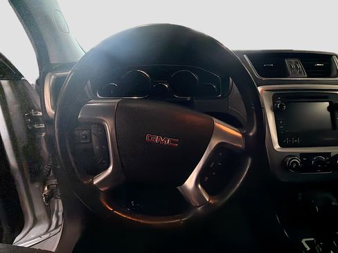 Used 2015 GMC Acadia SLE FWD image 17