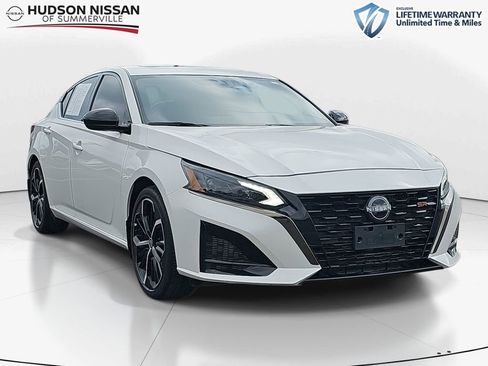 Used 2024 Nissan Altima 2.5 SR w/ SR Premium Package image 1