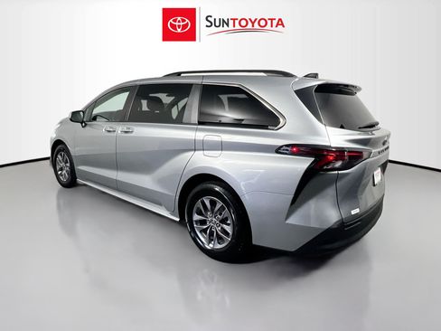 Used 2024 Toyota Sienna XLE FWD image 6