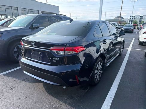 Used 2021 Toyota Corolla LE FWD image 3
