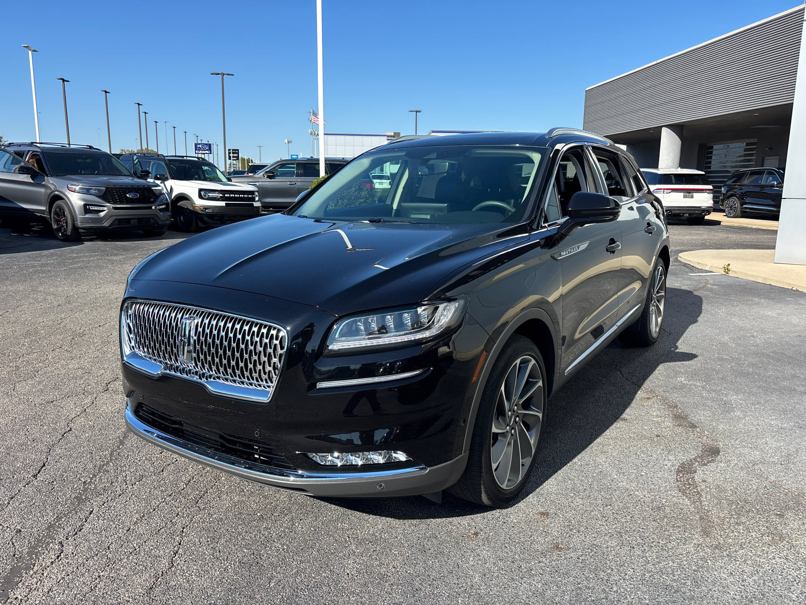 Certified 2023 Lincoln Nautilus Reserve w/ Equipment Group 202A AWD/4WD image 3