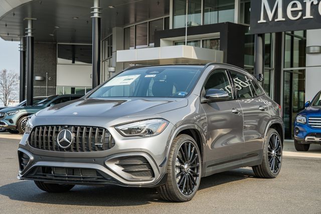 New 2026 Mercedes-Benz GLA 35 AMG 4MATIC image 3