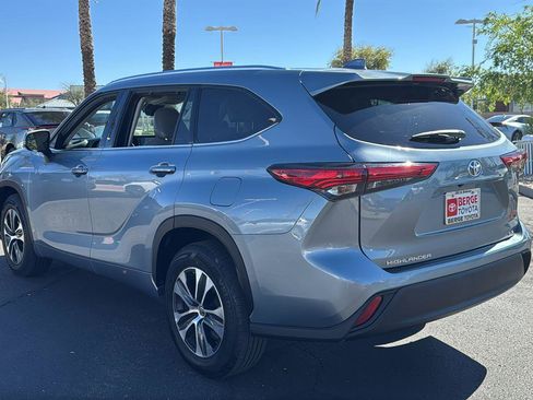 Used 2021 Toyota Highlander XLE image 5