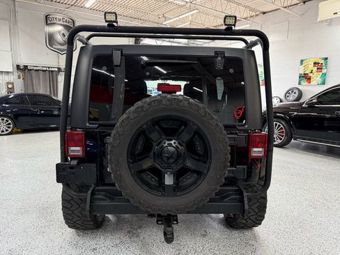 Used 2016 Jeep Wrangler Unlimited Sahara image 4