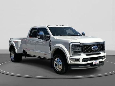 Certified 2024 Ford F450 Platinum w/ FX4 Off-Road Package image 4