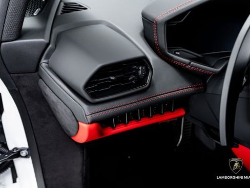 Used 2024 Lamborghini Huracan Tecnica image 33