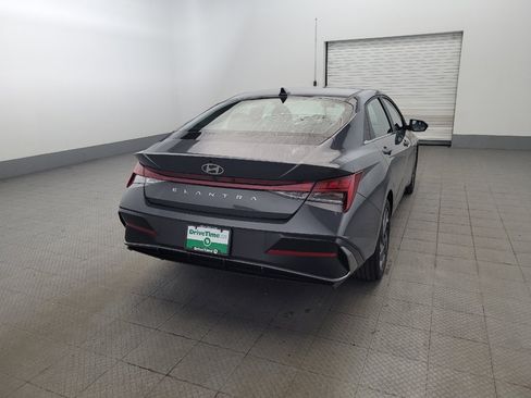 Used 2025 Hyundai Elantra SEL FWD image 7