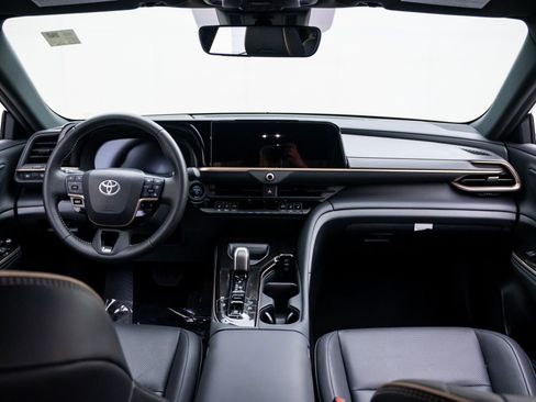 Used 2025 Toyota Crown AWD/4WD image 9