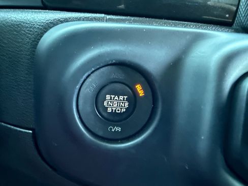 Used 2019 Jeep Wrangler Unlimited Sahara image 30