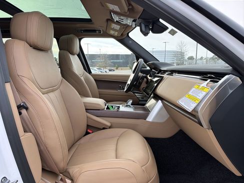 New 2026 Land Rover Range Rover Long Wheelbase SE image 17