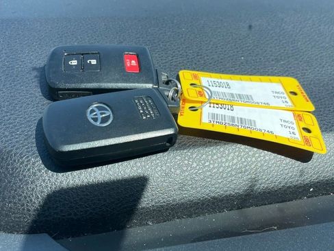 Used 2016 Toyota Tacoma TRD Sport w/ Towing Package AWD/4WD image 13
