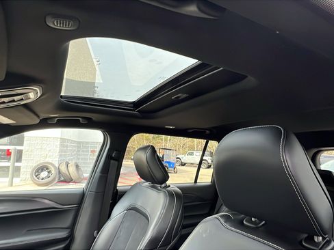 Used 2025 Jeep Grand Cherokee L Altitude image 18