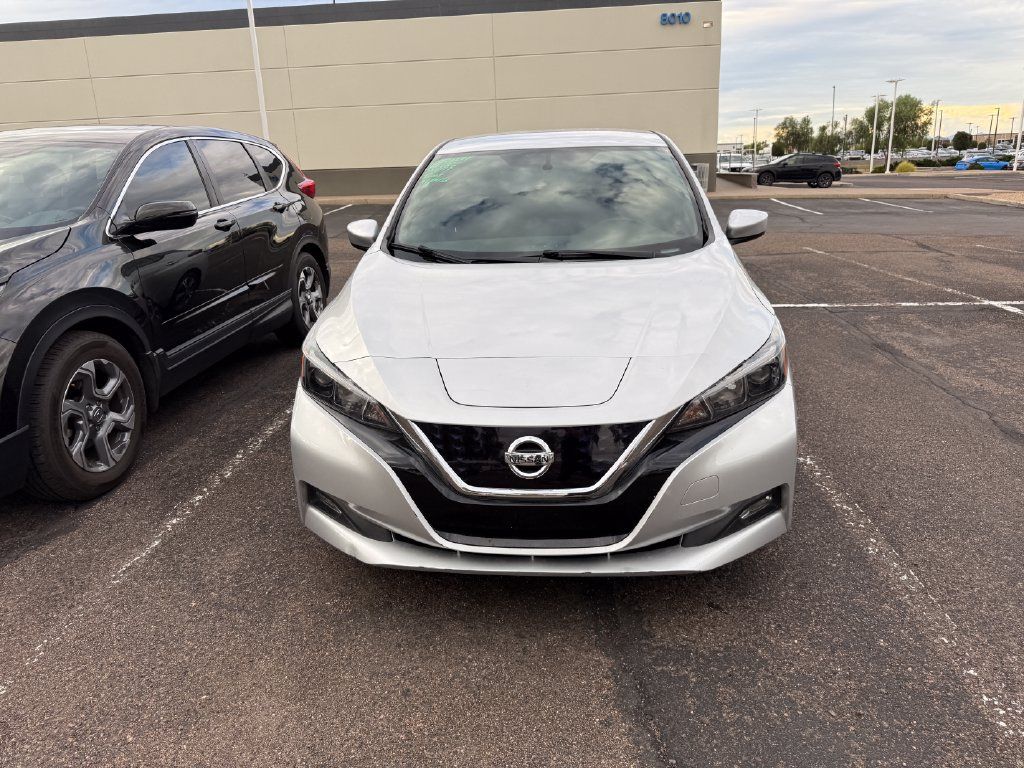Used 2018 Nissan Leaf SV FWD image 2