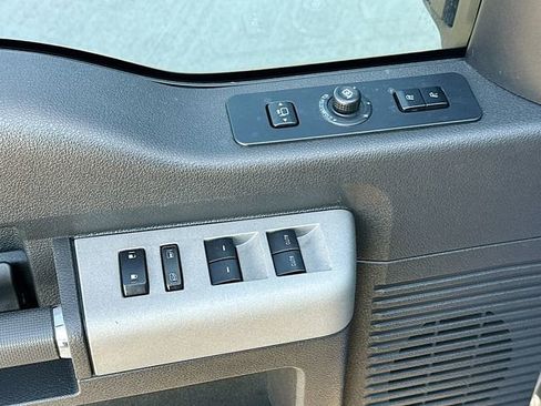 Used 2014 Ford F250 Lariat w/ Lariat Interior Package image 18
