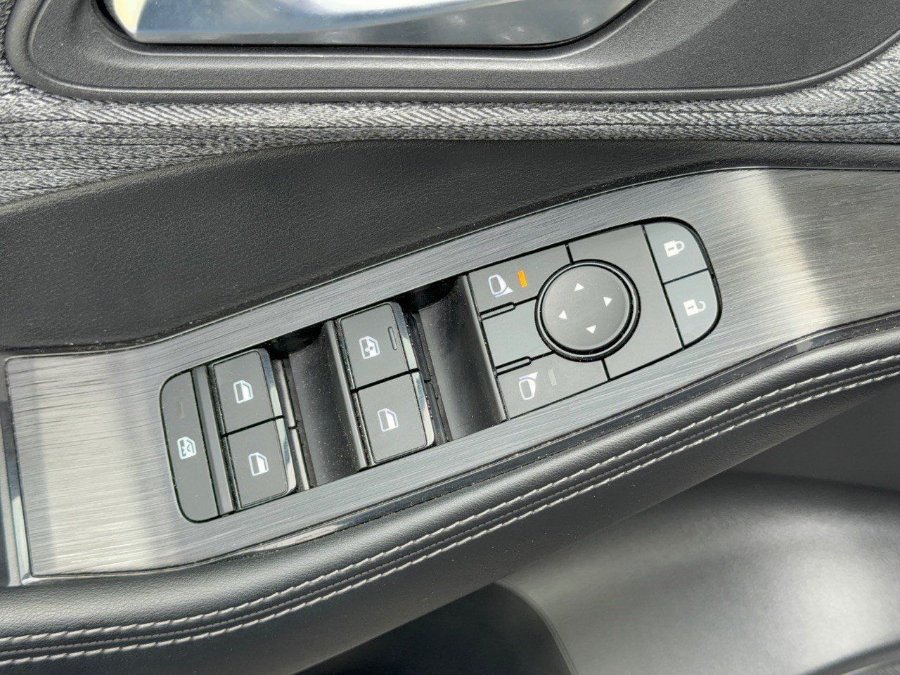 Used 2023 Nissan Rogue SV AWD/4WD image 15