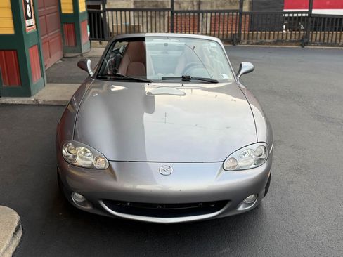 Used 2002 MAZDA MX-5 Miata SE RWD image 18