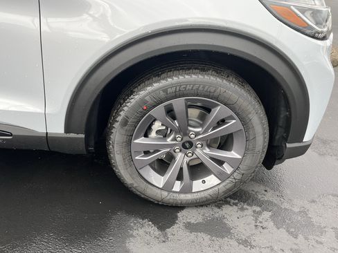 New 2026 Ford Explorer Active AWD/4WD image 5