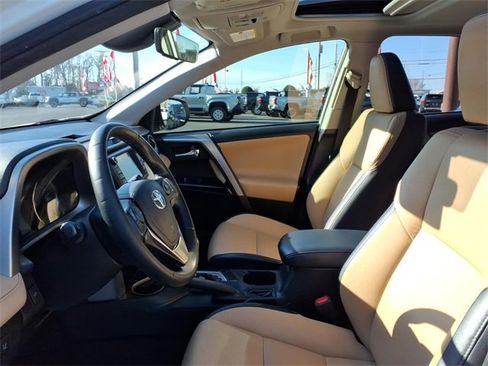 Used 2018 Toyota RAV4 Limited image 5