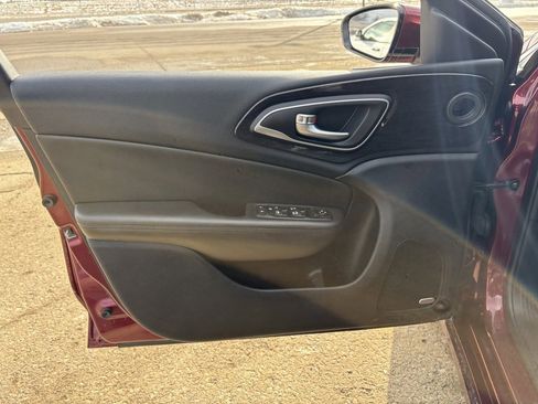 Used 2015 Chrysler 200 C w/ Navigation & Sound Group I image 28