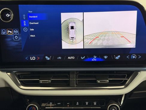 Used 2024 Chevrolet Equinox EV LT image 44