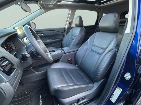 Used 2024 Nissan Rogue SL w/ SL Premium Package image 11