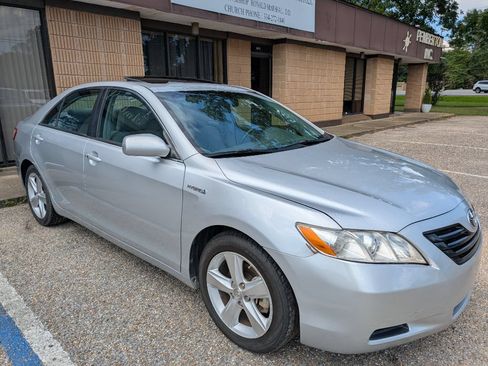 Used 2008 Toyota Camry Hybrid w/ Upgrade Pkg w/ Navigation FWD image 2