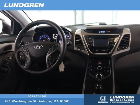 Used 2015 Hyundai Elantra SE w/ Option Group 02 FWD image 3