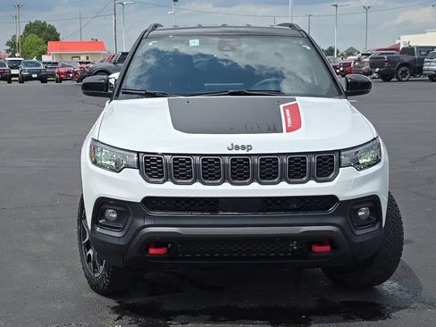 Used 2025 Jeep Compass Trailhawk AWD/4WD image 54