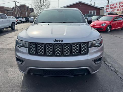 Used 2019 Jeep Grand Cherokee Altitude image 2