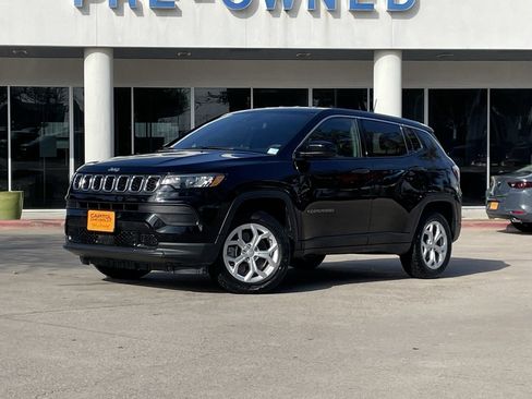 Used 2024 Jeep Compass Sport image 2