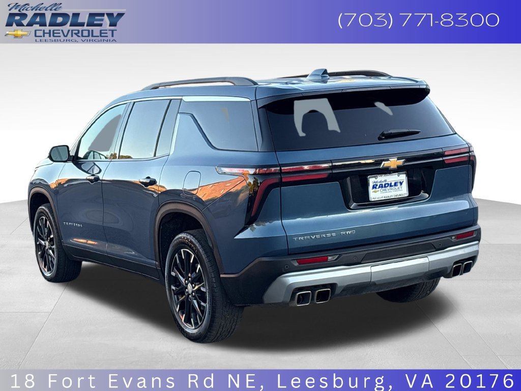 Used 2025 Chevrolet Traverse LT w/ Sun and Wheel Package AWD/4WD image 3