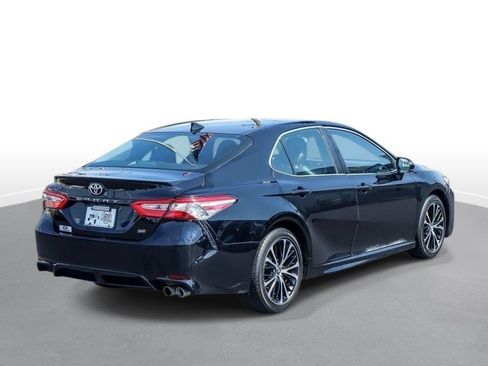 Used 2020 Toyota Camry SE FWD image 8