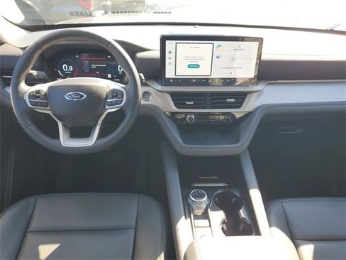 Used 2025 Ford Explorer Active w/ Active Comfort Package image 12